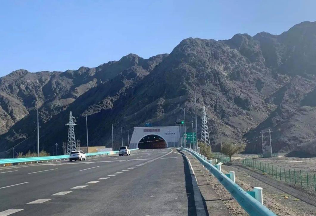 新疆G30小草湖至乌鲁木齐段改扩建工程